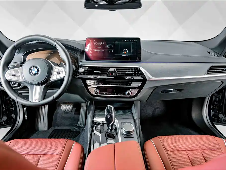 BMW 5 Series 2023 530Li Leading M Sports Package купить на сайте DeffCars