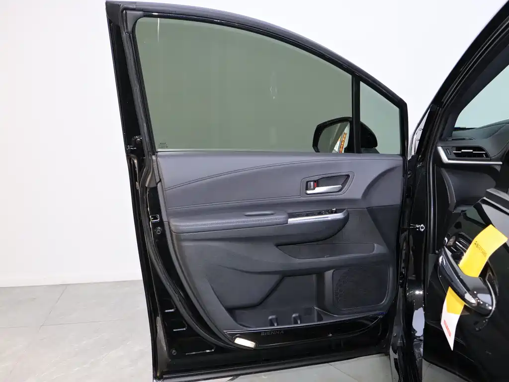 SIENNA 2023 2.5L Hybrid Premium Edition купить на сайте DeffCars