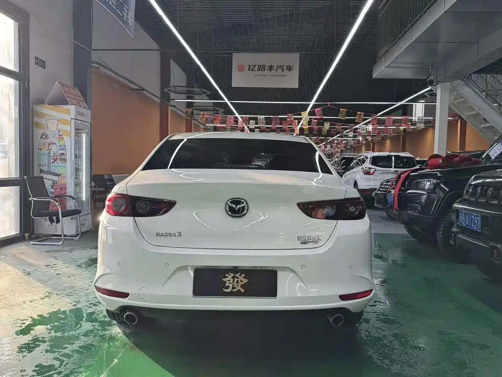 Mazda3 Angkesela 2021 2.0L Automatic Premium Edition купить на сайте DeffCars