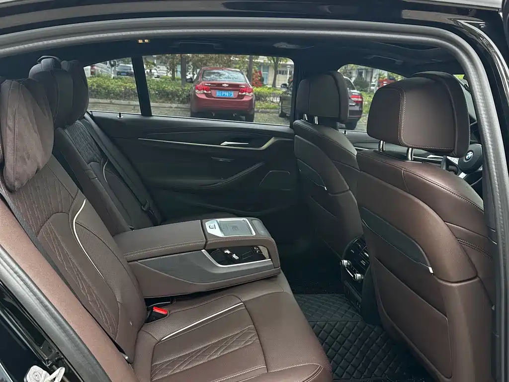 BMW 5 Series 2023 530Li Exclusive M Sports Package купить на сайте DeffCars