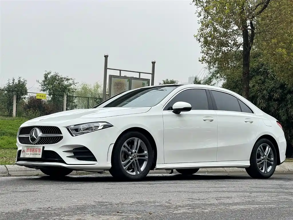 Mercedes-Benz A-Class 2022 facelift A 180 L sports sedan купить на сайте DeffCars