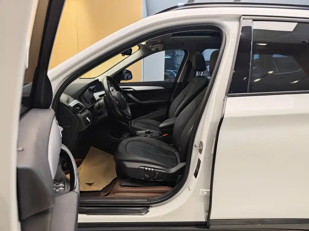 BMW X1 2016 sDrive18Li Exclusive Model купить на сайте DeffCars