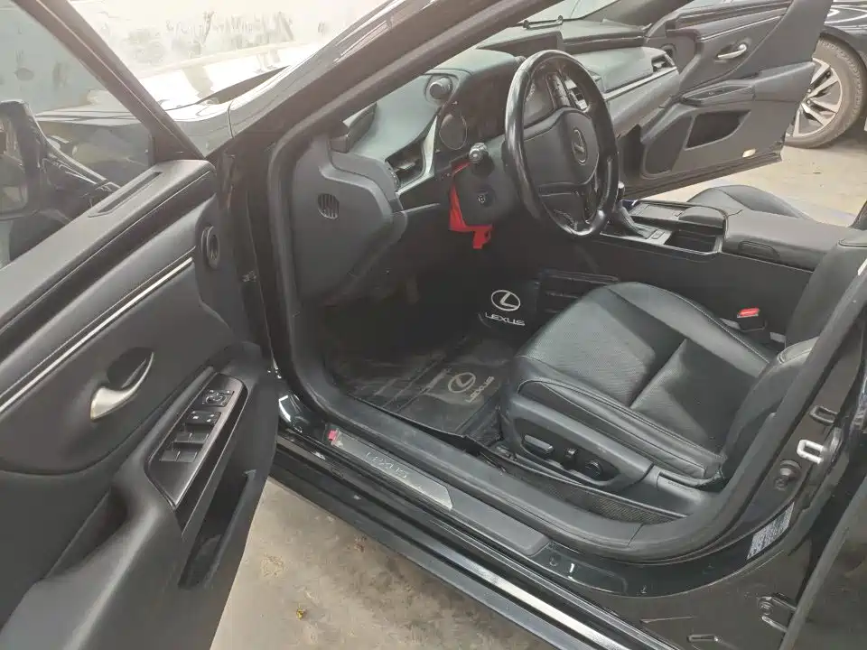 Lexus ES 2020 200 Excellence Edition купить на сайте DeffCars