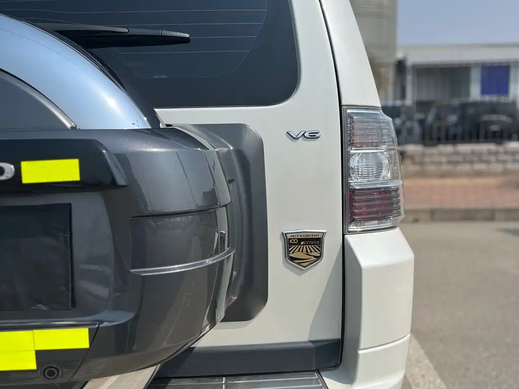 Pajero imported 2019 3.0L automatic standard version купить на сайте DeffCars
