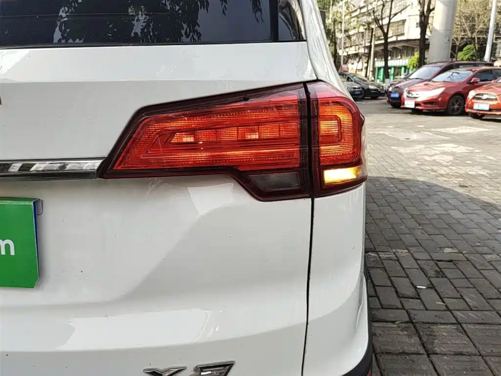 SWM X3 2020 1.5L manual super model 7 seats купить на сайте DeffCars