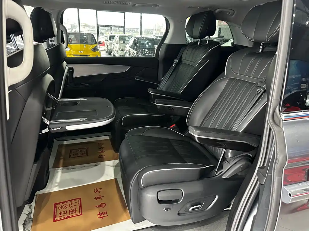 Roewe iMAX8 2022 400TGI flagship version купить на сайте DeffCars