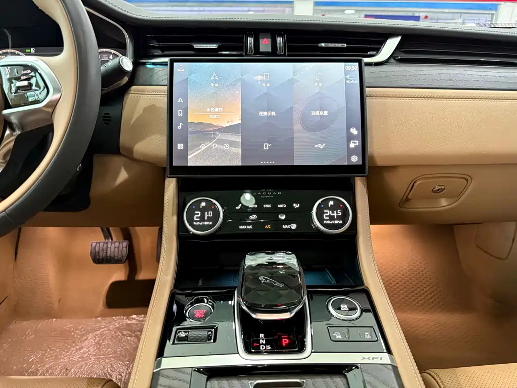 Jaguar XFL 2025 2.0T P250 two-wheel drive exclusive luxury version купить на сайте DeffCars