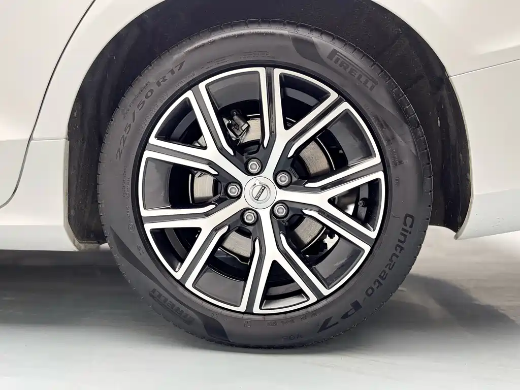 Volvo S60 2025 B4 Zhiyi Luxury Edition купить на сайте DeffCars
