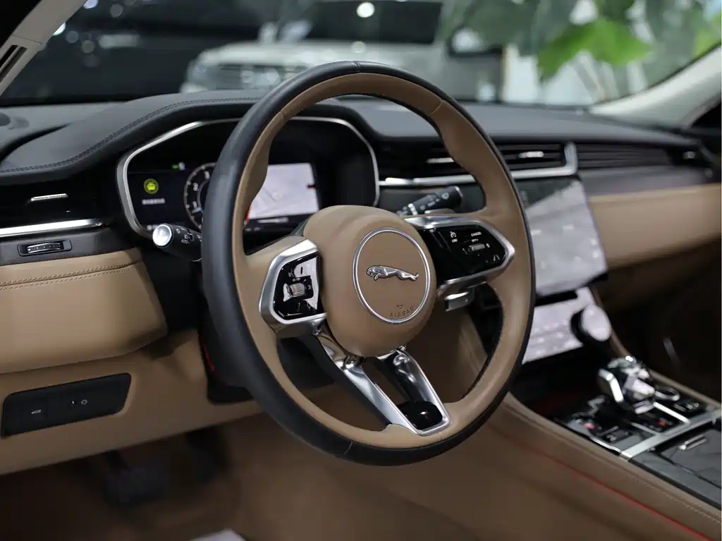 Jaguar XFL 2024 2.0T P250 two-wheel drive exclusive luxury version купить на сайте DeffCars