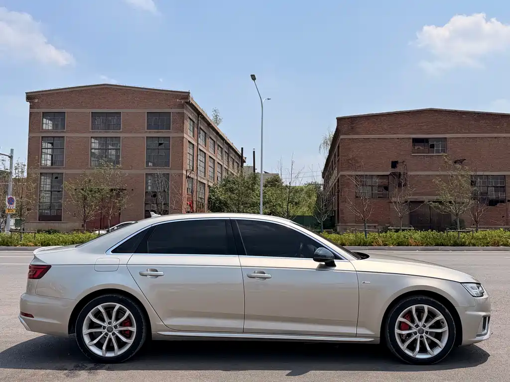 Audi A4L 2019 45 TFSI quattro personalized sports version National VI купить на сайте DeffCars