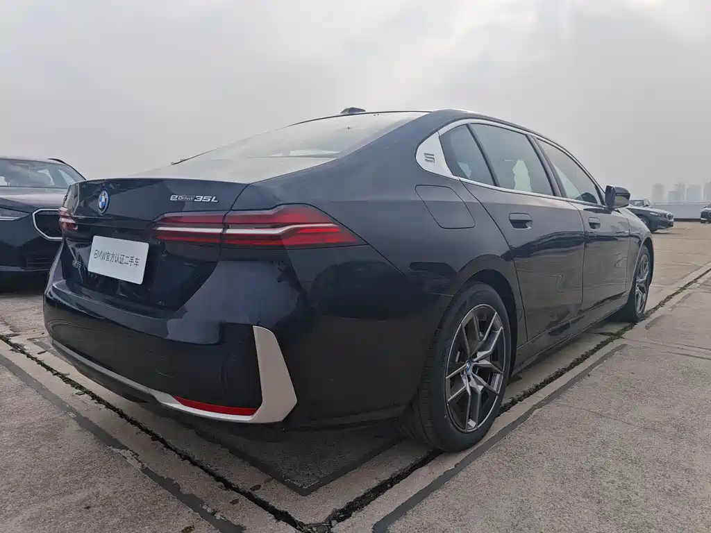 BMW i5 2024 eDrive 35L Exclusive Luxury Package купить на сайте DeffCars