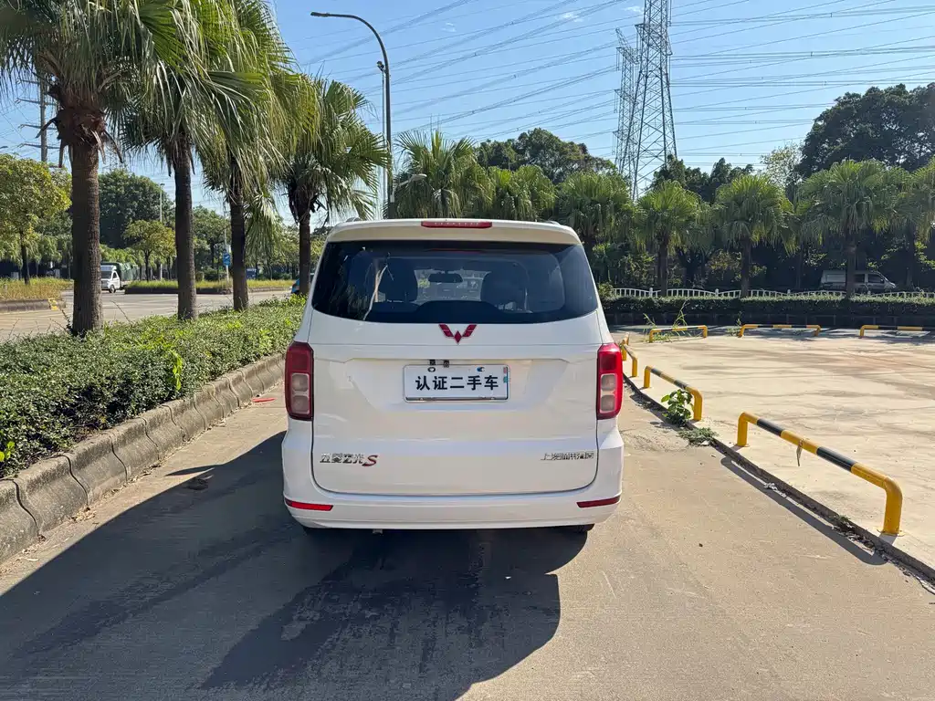 Wuling Hongguang 2019 1.5L S Standard National VI LAR купить на сайте DeffCars