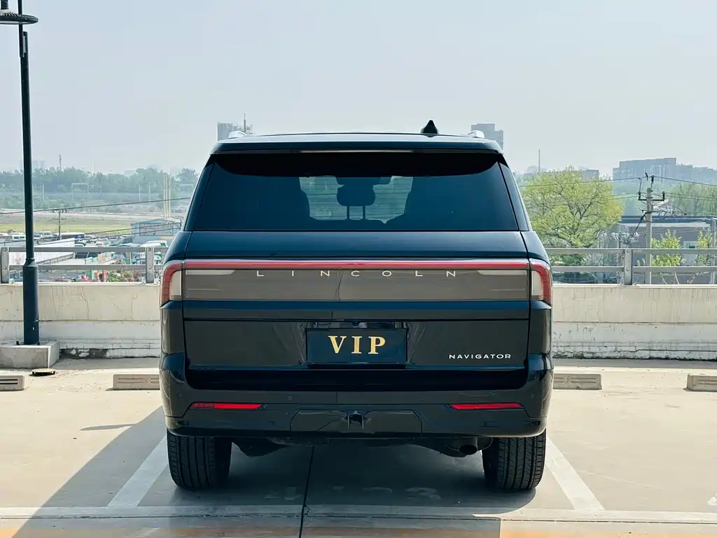 Navigator 2025 3.5T President Edition купить на сайте DeffCars