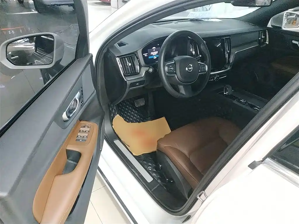 Volvo S60 2023 B4 Zhiyi Luxury Edition купить на сайте DeffCars