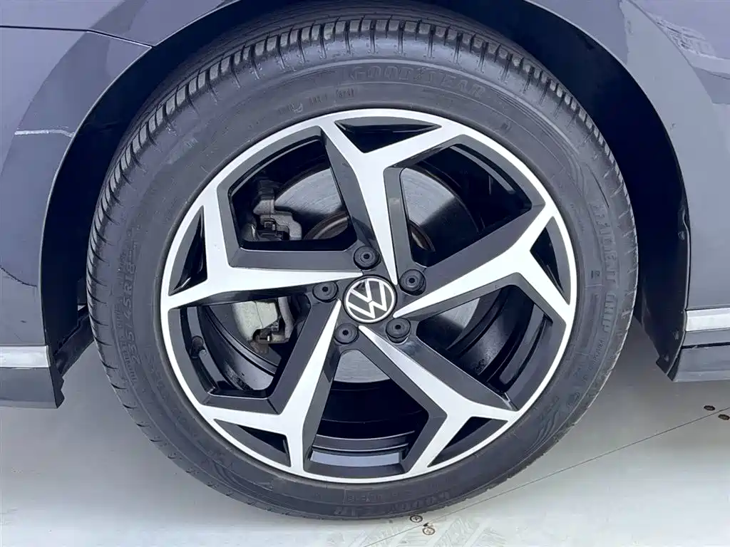 Magotan 2023 2 million commemorative edition 330TSI DSG leading model купить на сайте DeffCars