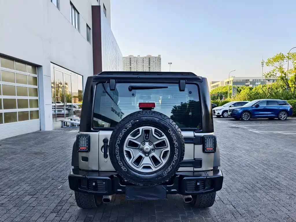 Wrangler 2013 3.6L Rubicon four-door version купить на сайте DeffCars