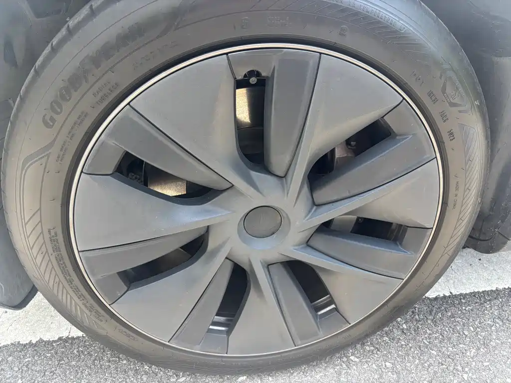 Model Y 2023 rear-wheel drive version купить на сайте DeffCars