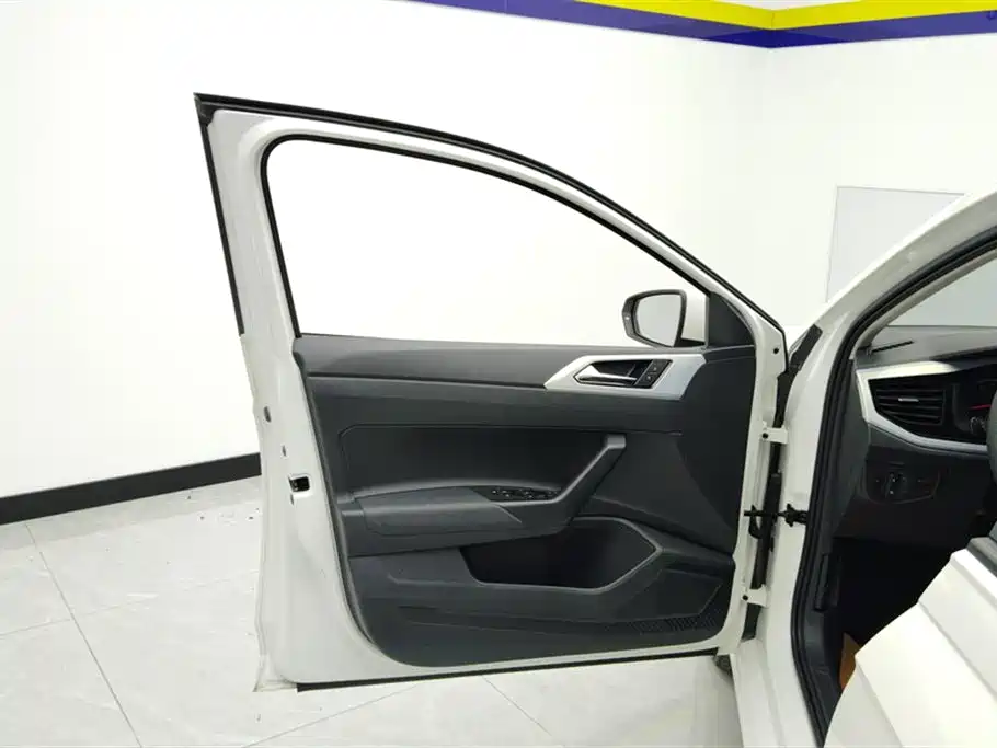 Polo 2021 Plus 1.5L Automatic Colorful Technology Edition купить на сайте DeffCars