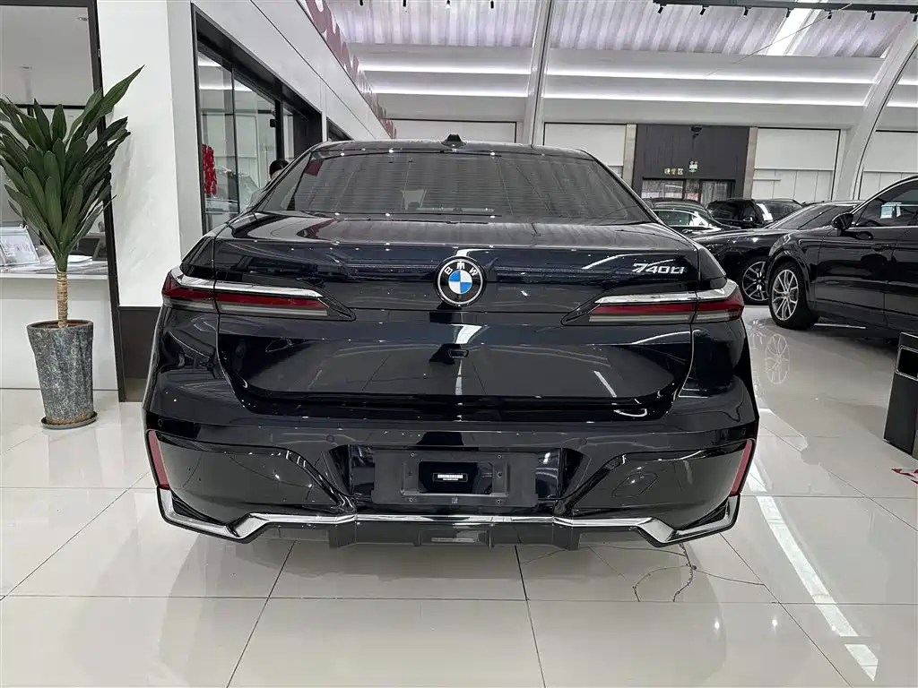 BMW 7 Series 2023 740Li Leading M Sports Package купить на сайте DeffCars