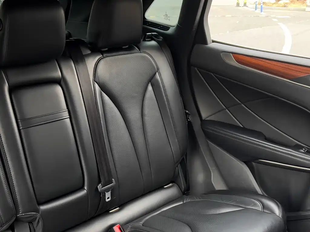 Lincoln MKC 2018 2.0T Two-wheel drive Premium Edition купить на сайте DeffCars