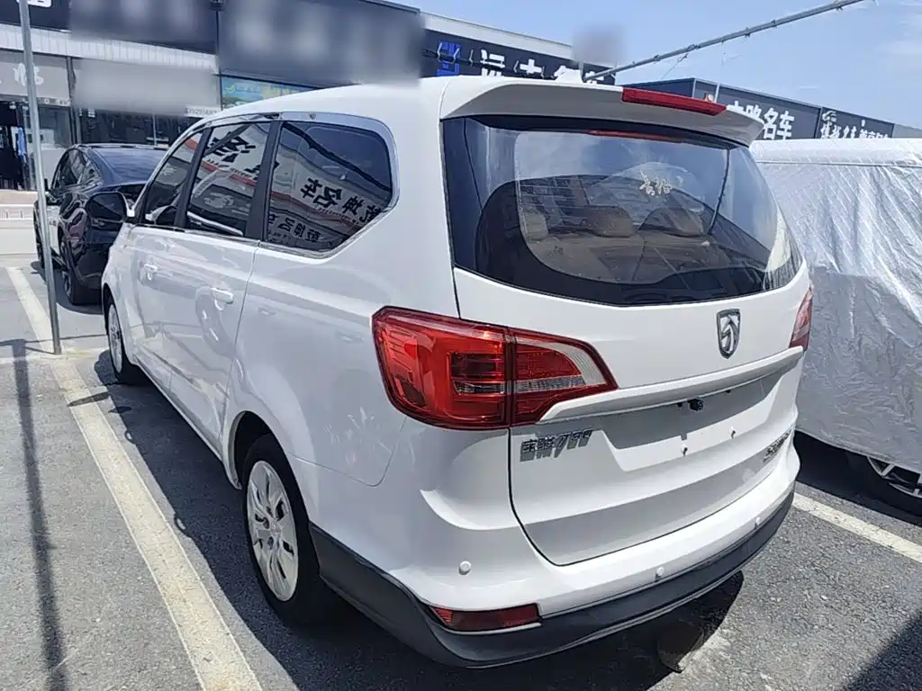Baojun 730 2016 facelift 1.5L manual standard 7 seats National V купить на сайте DeffCars