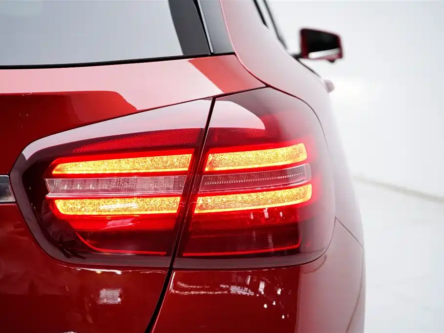 Mercedes-Benz GLA 2018 GLA 200 Fashion Model купить на сайте DeffCars