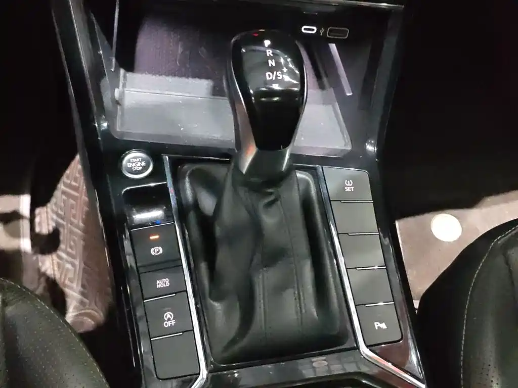 Passat 2020 facelift 330TSI Deluxe Edition National VI купить на сайте DeffCars
