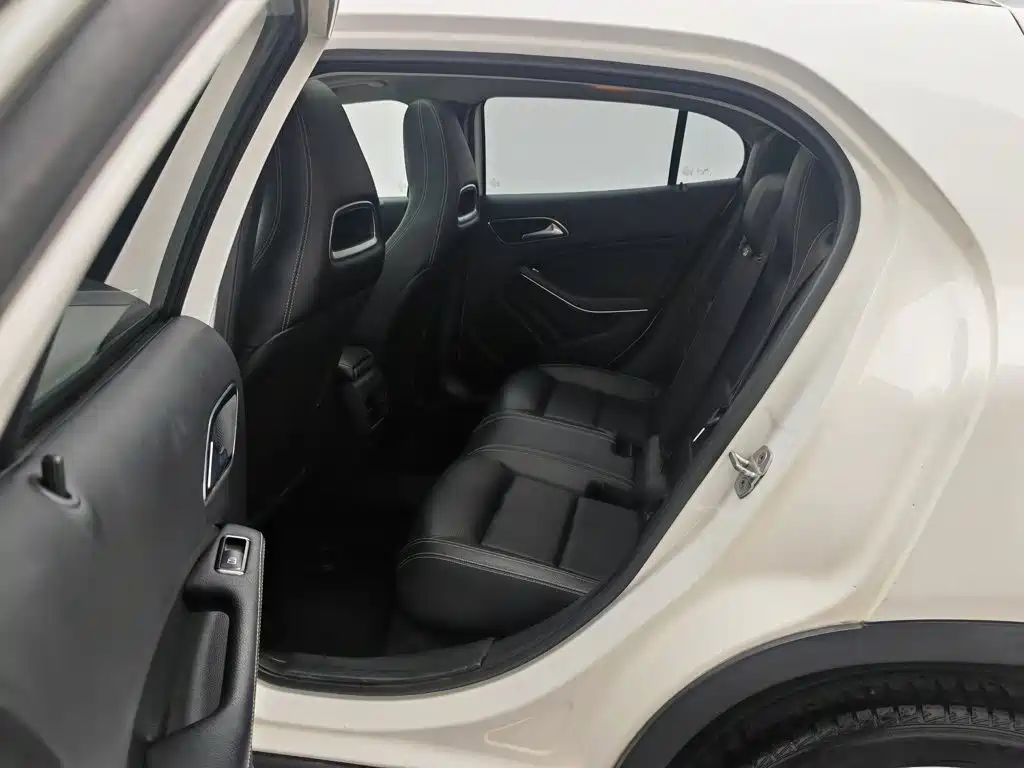 Mercedes-Benz GLA 2016 GLA 200 Fashion Model купить на сайте DeffCars