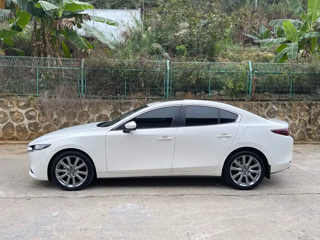Mazda3 Angkesela 2023 2.0L Automatic Premium Edition купить на сайте DeffCars