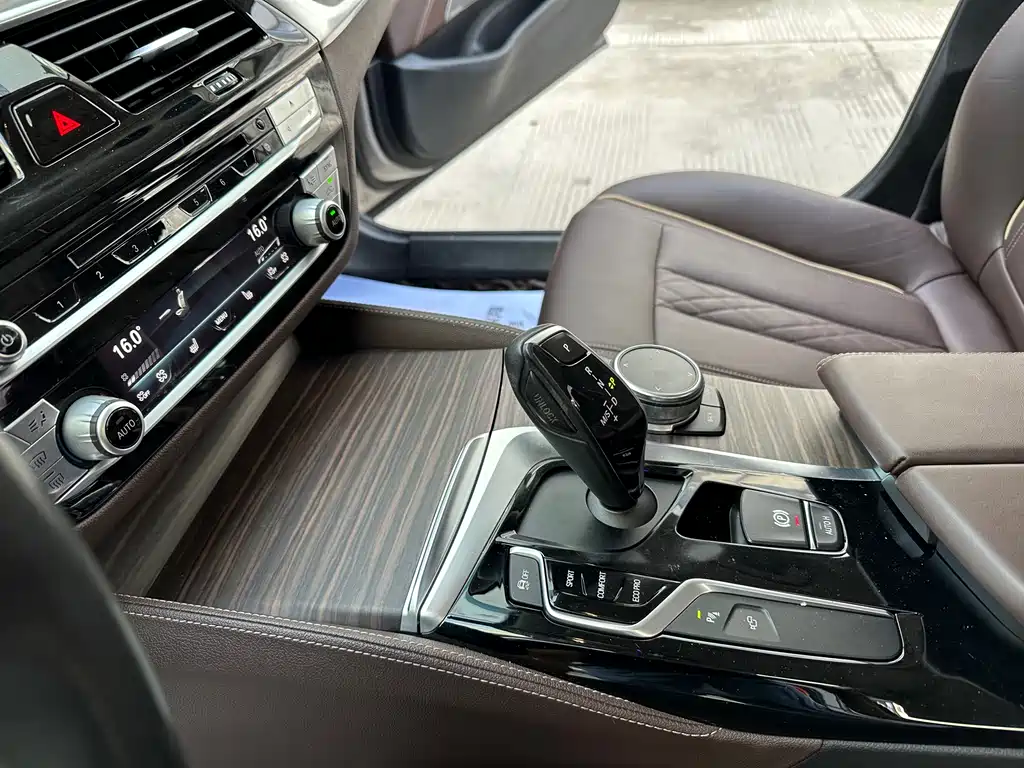 BMW 5 Series 2018 Facelift 530Li Exclusive Luxury Package купить на сайте DeffCars