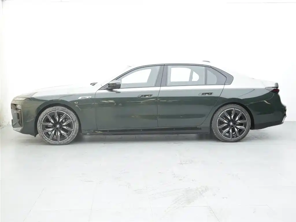 BMW i7 M70L 2023 M70L купить на сайте DeffCars