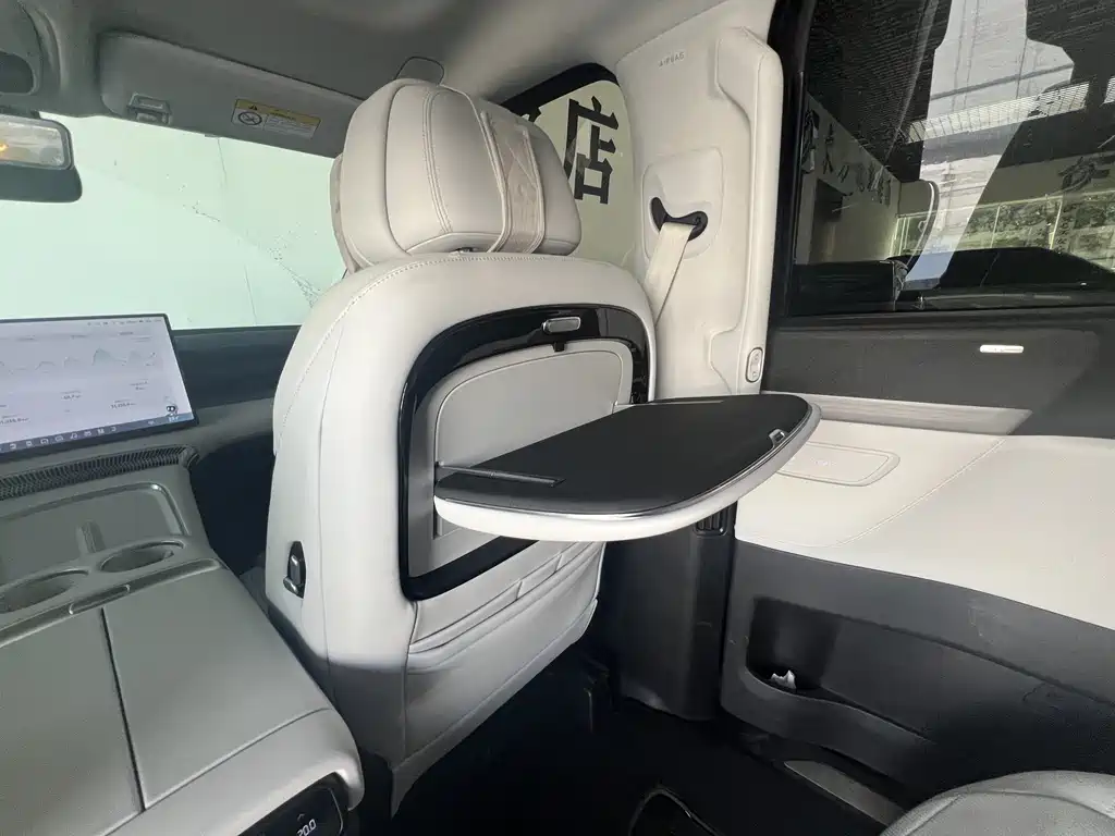 Xpeng X9 2024 model 702 super long battery life Max купить на сайте DeffCars