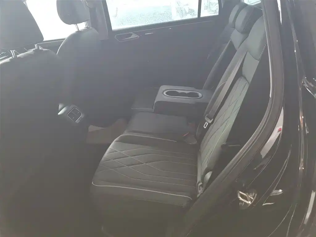 Tiguan L 2025 Outstanding Model 300TSI Automatic Two-wheel Drive Dragon Edition купить на сайте DeffCars