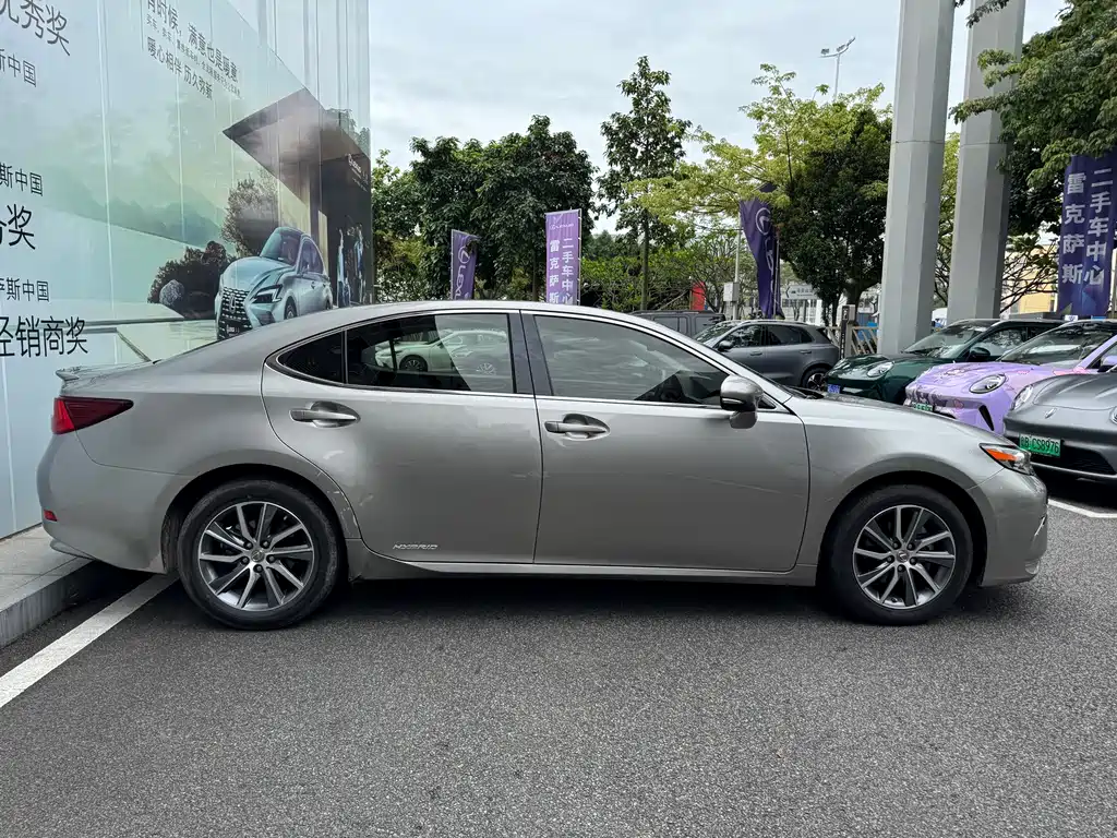 Lexus ES 2015 300h Comfort Edition купить на сайте DeffCars