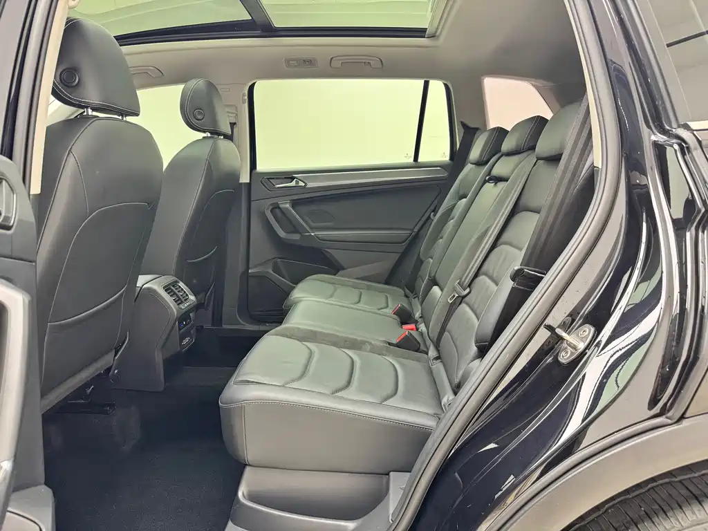 Tiguan L 2021 330TSI automatic two-wheel drive R-Line version купить на сайте DeffCars