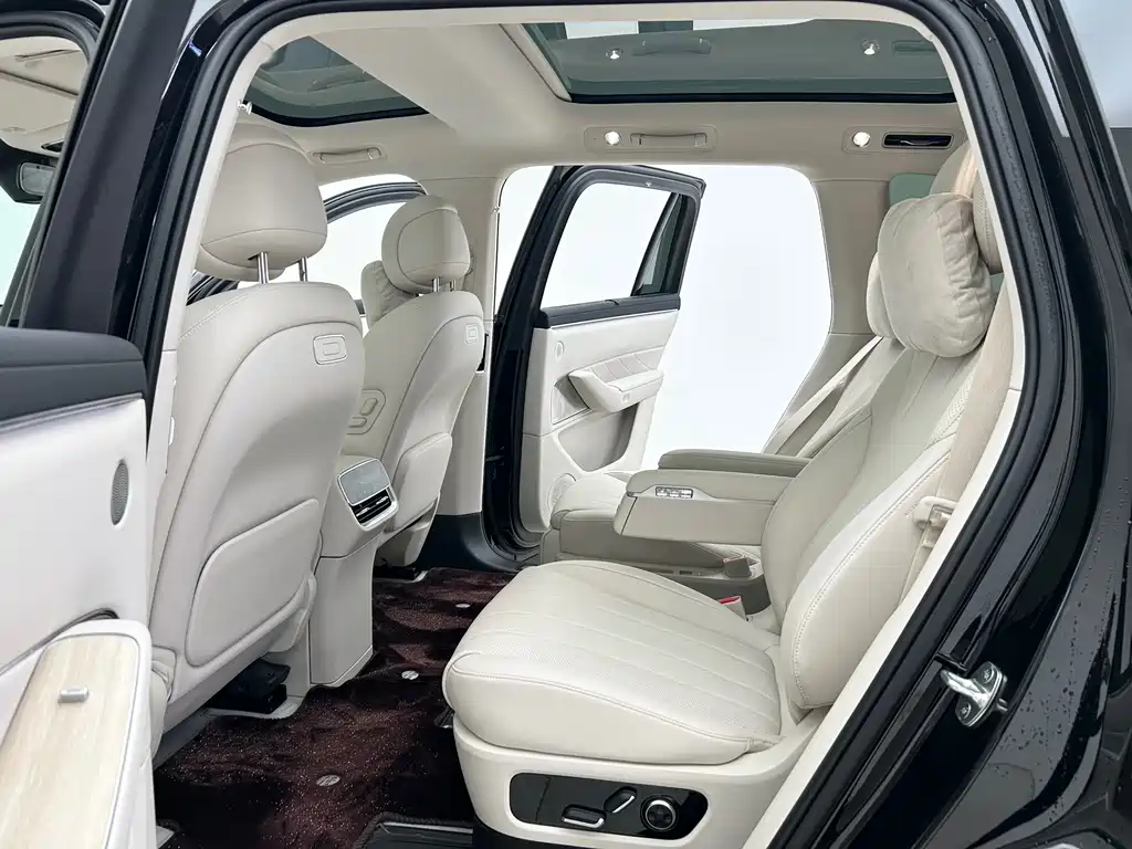 Wenjie M8 2025 extended range Max+ version 53.4kWh 6-seater version 192-line lidar) купить на сайте DeffCars