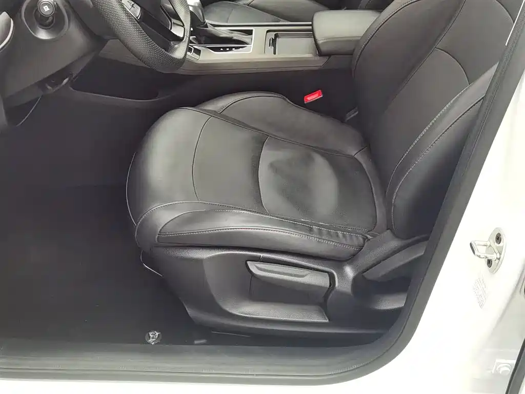 Roewe i5 2023 1.5L CVT Deluxe Edition купить на сайте DeffCars