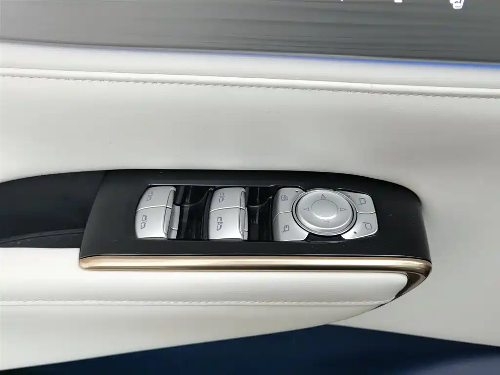 Buick GL8 New Energy 2024 Lu Zun Luxury Edition 6 seats купить на сайте DeffCars