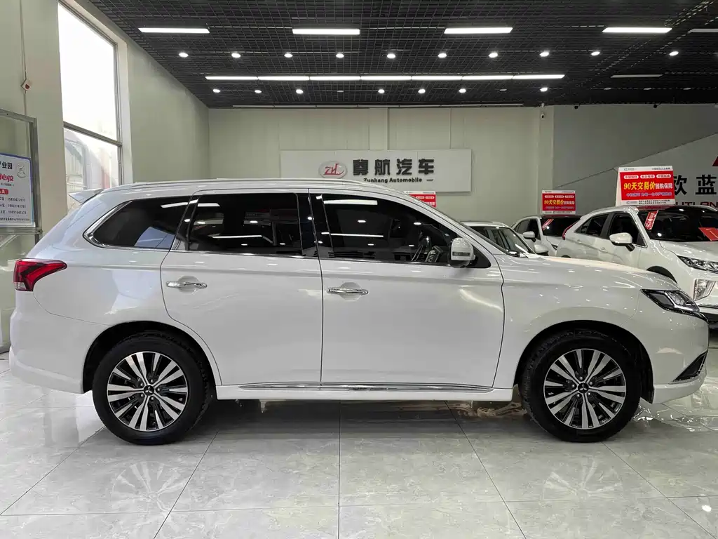Outlander 2021 2.4L four-wheel drive exclusive version 7 seats купить на сайте DeffCars