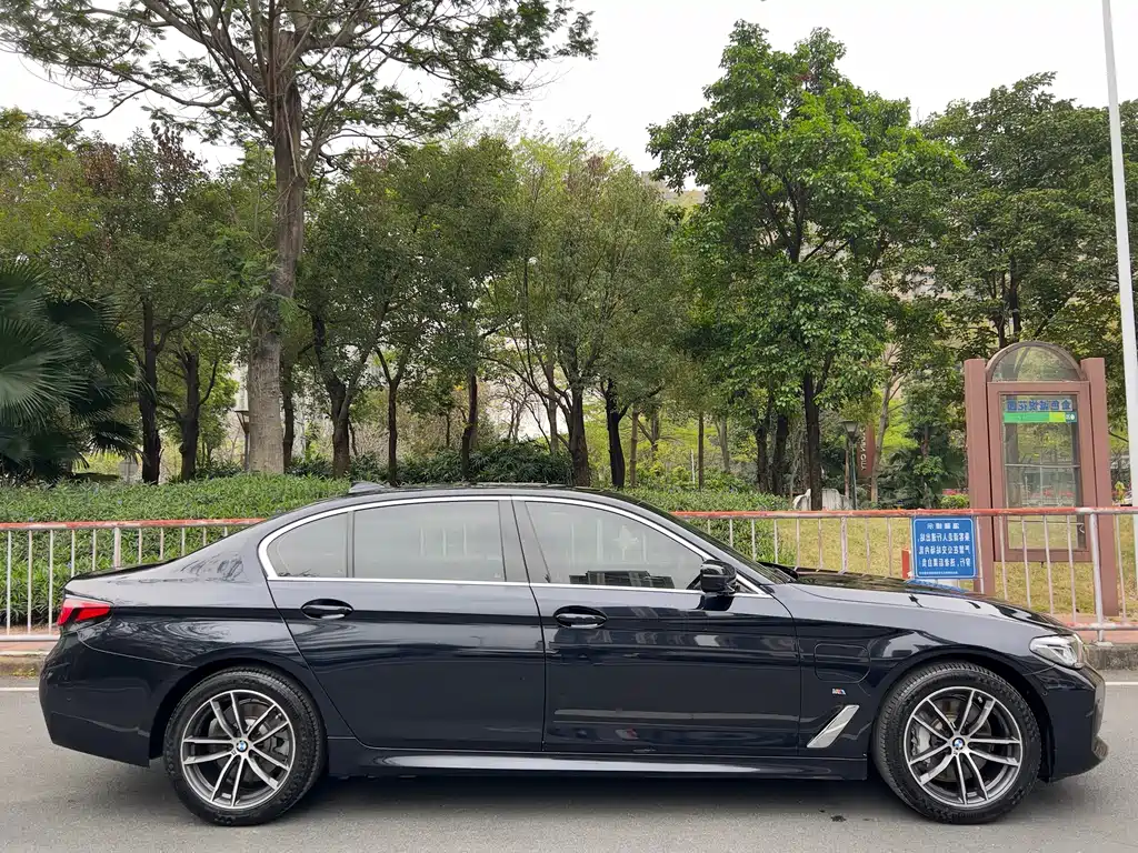 BMW 5 Series New Energy 2021 535Le M Sports Package купить на сайте DeffCars