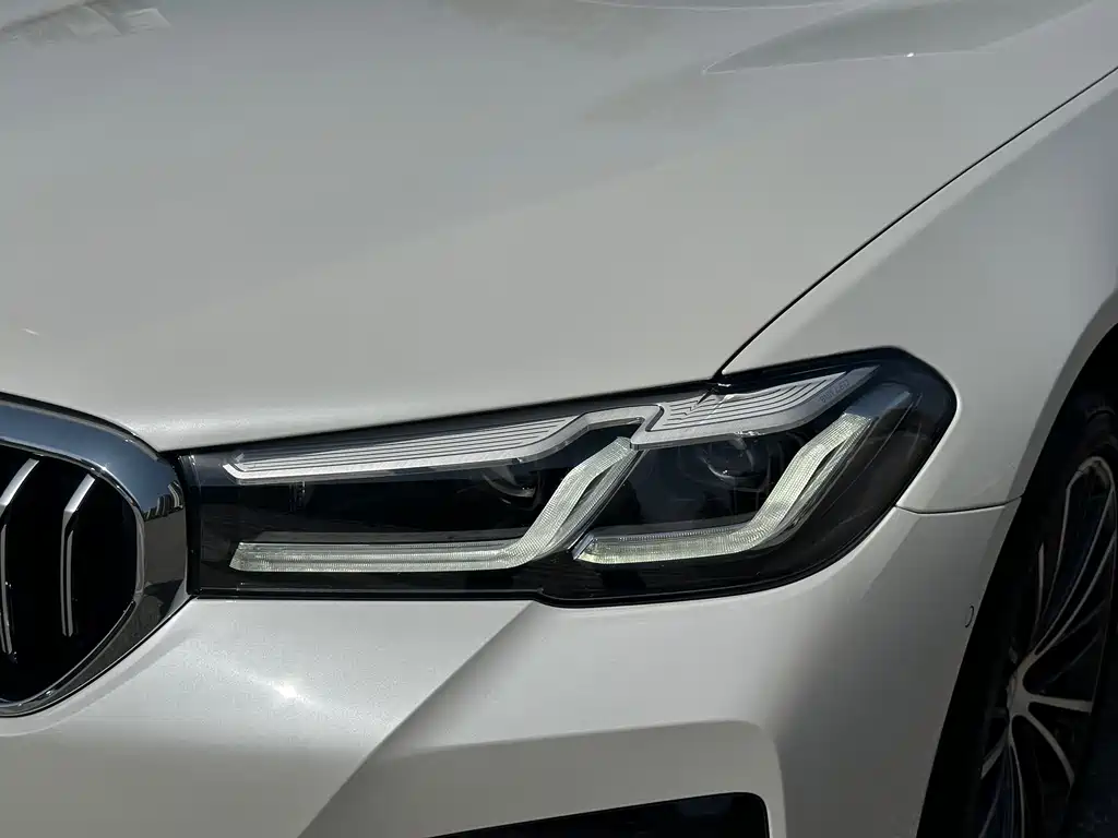 BMW 5 Series 2023 530Li Leading M Sports Package купить на сайте DeffCars