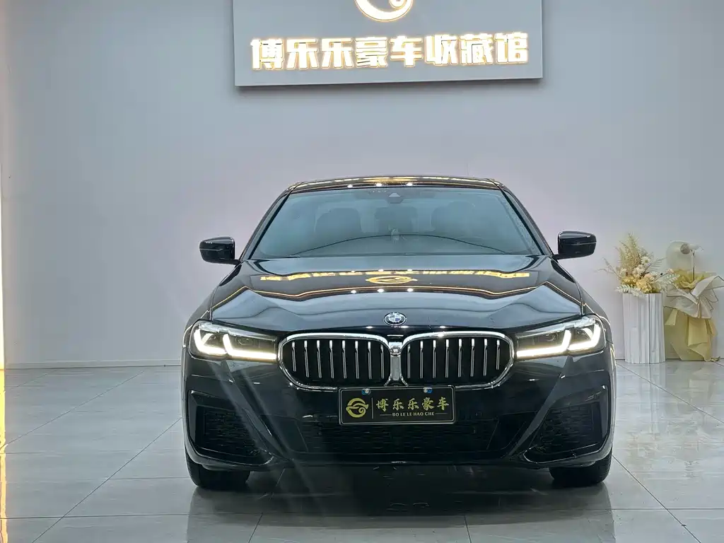 BMW 5 Series 2023 530Li Leading M Sports Package купить на сайте DeffCars