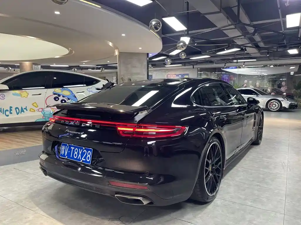 Panamera 2017 Panamera 4 Executive Extended Edition 3.0T купить на сайте DeffCars
