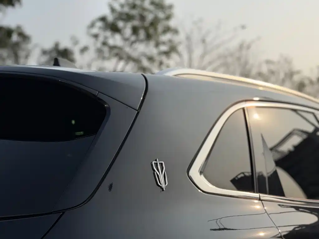 Hongqi HS5 2022 2.0T Zhilian Qixiang four-wheel drive version купить на сайте DeffCars
