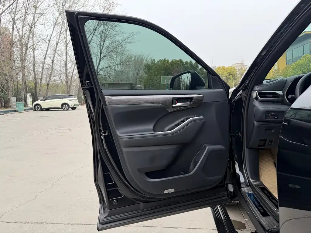 Crown Lufang 2024 2.5L HEV four-wheel drive luxury version купить на сайте DeffCars