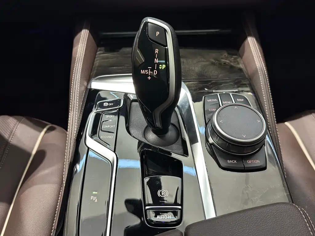 BMW 5 Series 2022 525Li Luxury Package купить на сайте DeffCars