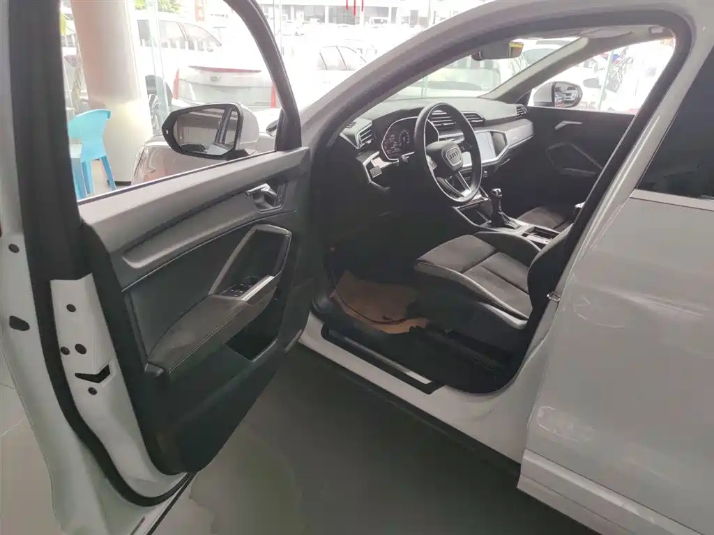 Audi Q3 2019 35 TFSI aggressive and dynamic купить на сайте DeffCars