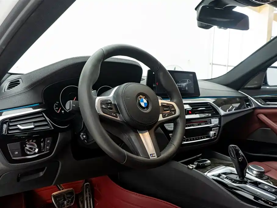BMW 5 Series 2019 facelift 530Li leading M sports package купить на сайте DeffCars