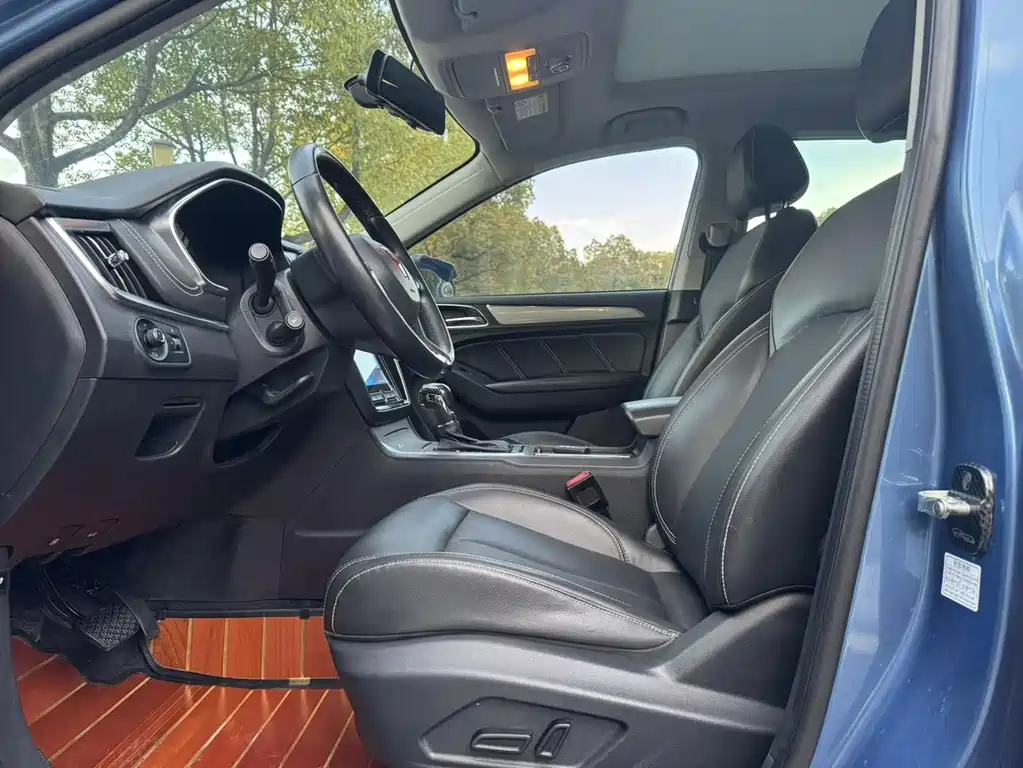 Roewe RX5 2019 20T two-wheel drive automatic 4G interconnected platinum version купить на сайте DeffCars