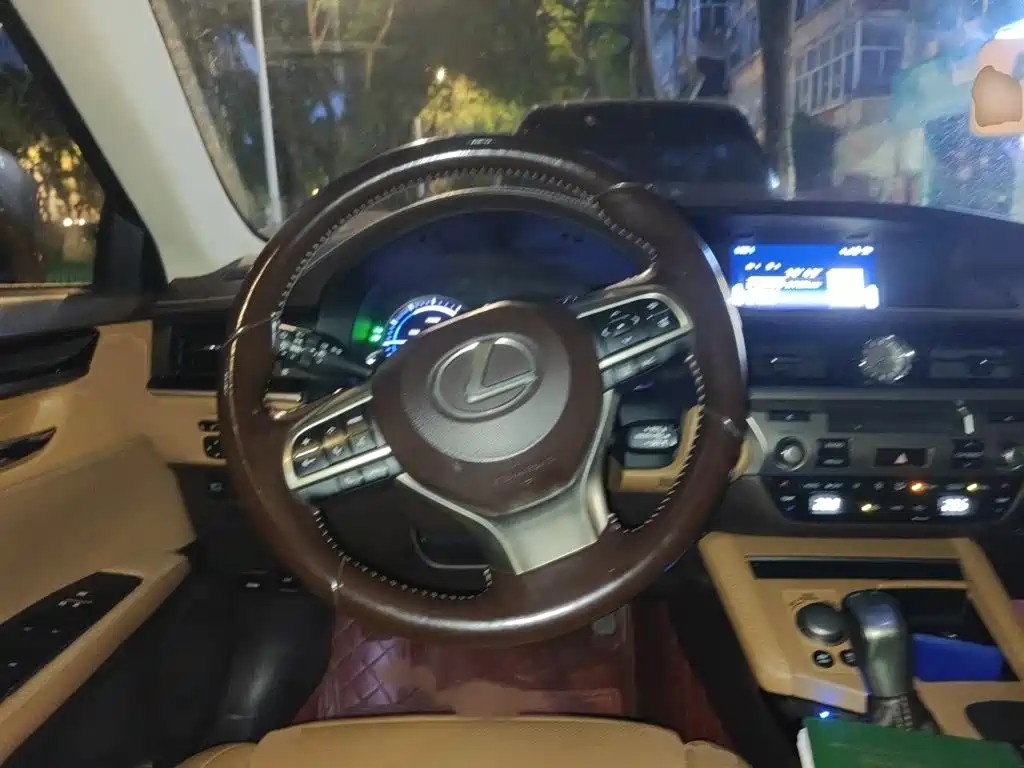 Lexus ES 2015 300h Comfort Edition купить на сайте DeffCars